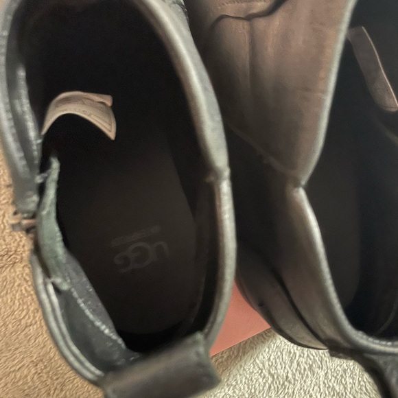 Like new UGG leather boots - Picture 3 of 3